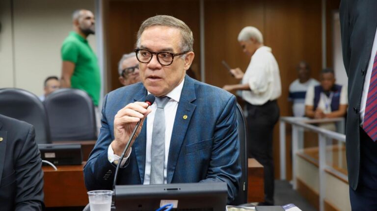 Luciano Ribeiro Cobra Informações sobre Poços Artesianos na Bahia para Melhorar Abastecimento de Águ