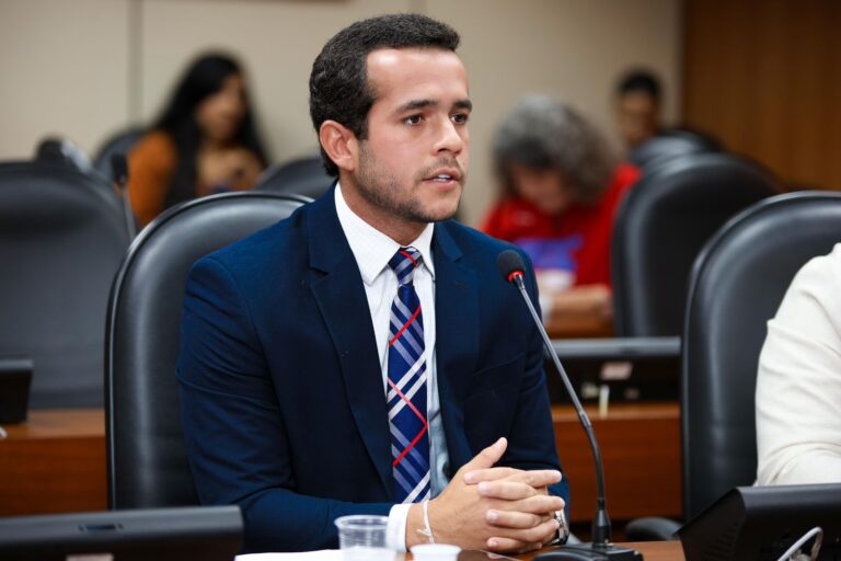 Matheus Ferreira Impulsiona Discussão Ambiental na ALBA em Reunião da Comissão de Meio Ambiente