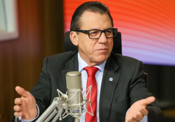 Ministro Afirma que Empresas Não Receberão Compensação com Fim da Escala 6×1 Ministro Afirma que Empresas Não Receberão Compensação com Fim da Escala 6×1