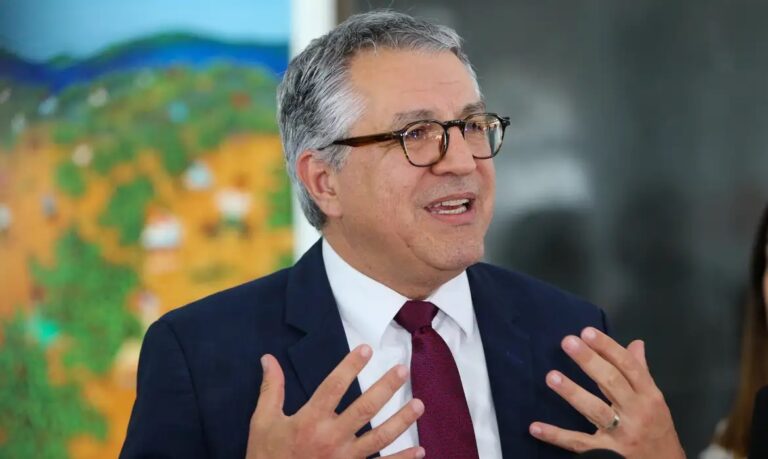 Ministro Padilha Apresenta Novas Estratégias para Reduzir Filas no SUS