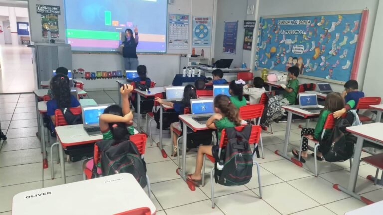 Projeto da EMEB Pequeno Príncipe: Educação Lúdica com Tecnologias Inovadoras
