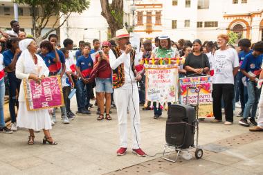 Salvador Celebra o Dia da Poesia com Cortejo Vibrante e Cultural Salvador Celebra o Dia da Poesia com Cortejo Vibrante e Cultural