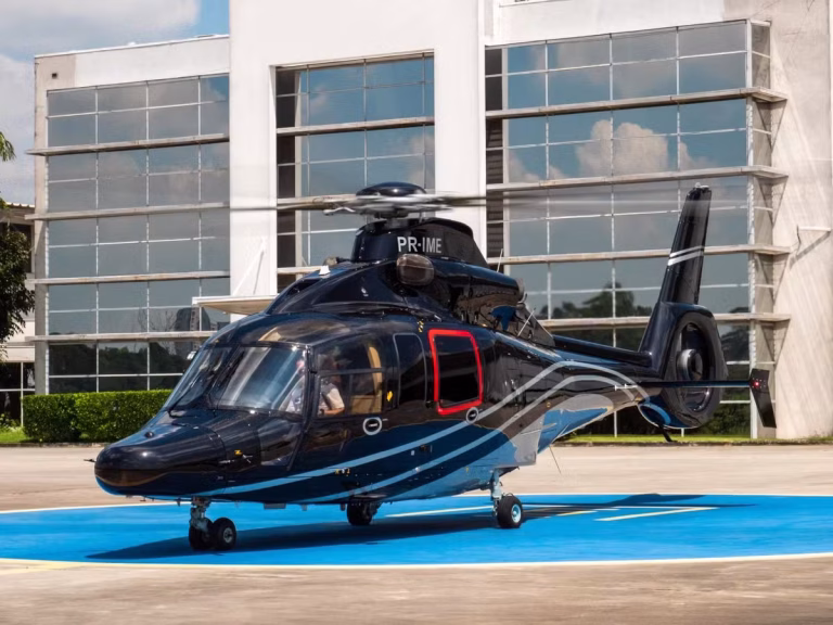 Voo de Helicóptero Reservado por Daniel Vorcaro para Líderes Políticos