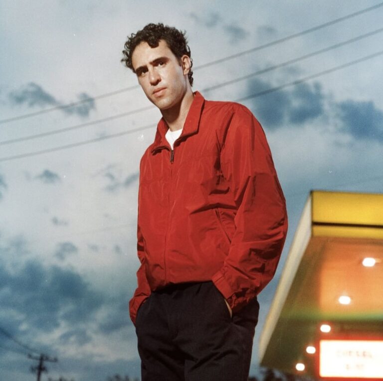 Zeca Veloso Celebra Aniversário com Show em São Paulo e Novas Canções