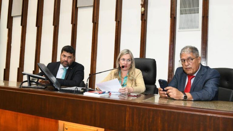 Assembleia da Bahia Aprova Reajuste Salarial para Professores e 22 Novas Propostas