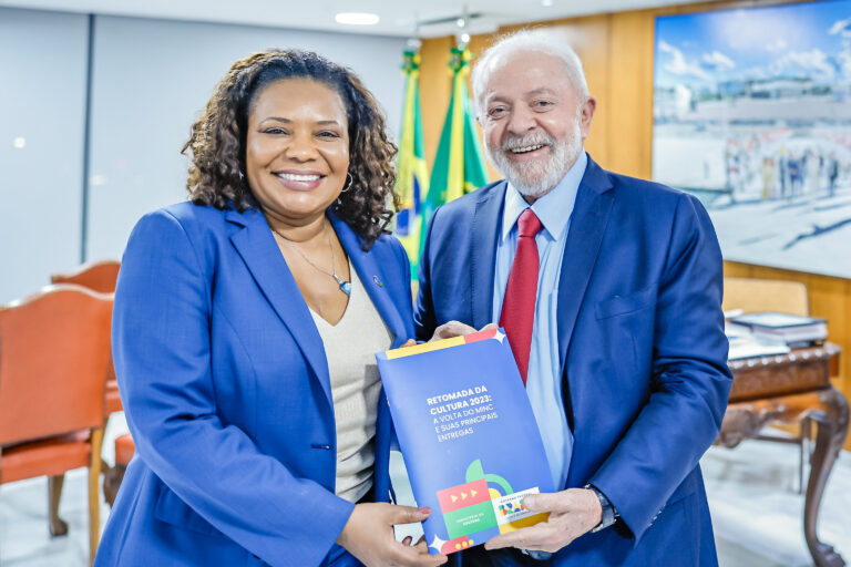 Bahia se Destaca com Influência no Governo Lula: Ministros em Destaque Bahia se Destaca com Influência no Governo Lula: Ministros em Destaque