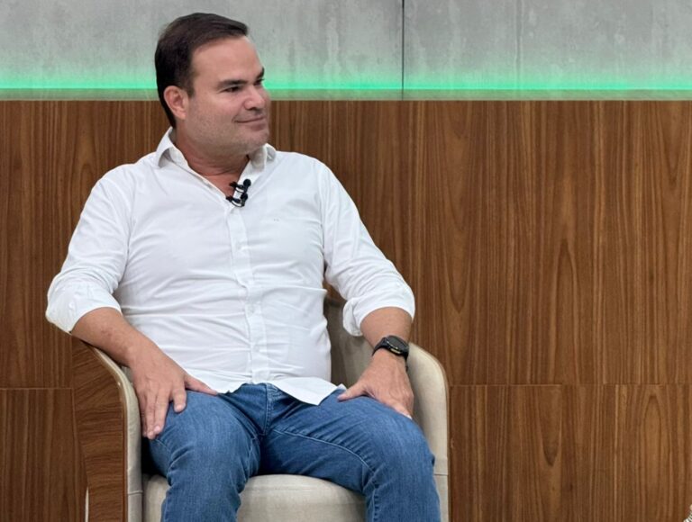 Cacá Leão Preve Vitória de ACM Neto com Sentimento de Mudança na Bahia