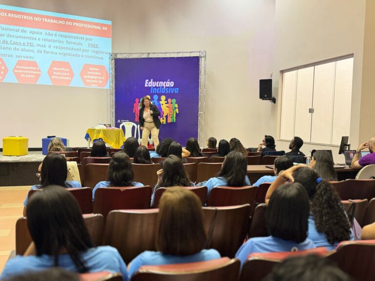 Capacitação de Monitores Potencia a Educação Inclusiva no Sul da Bahia