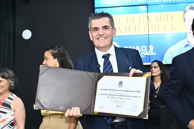 Cônsul Honorário Recebe Título de Cidadão Soteropolitano em Cerimônia Emocionante