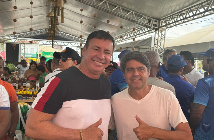 Ditinho Lemos e Paulo Câmara: Presença Marcante na Feira de Caxixis em Nazaré (BA) Ditinho Lemos e Paulo Câmara: Presença Marcante na Feira de Caxixis em Nazaré (BA)