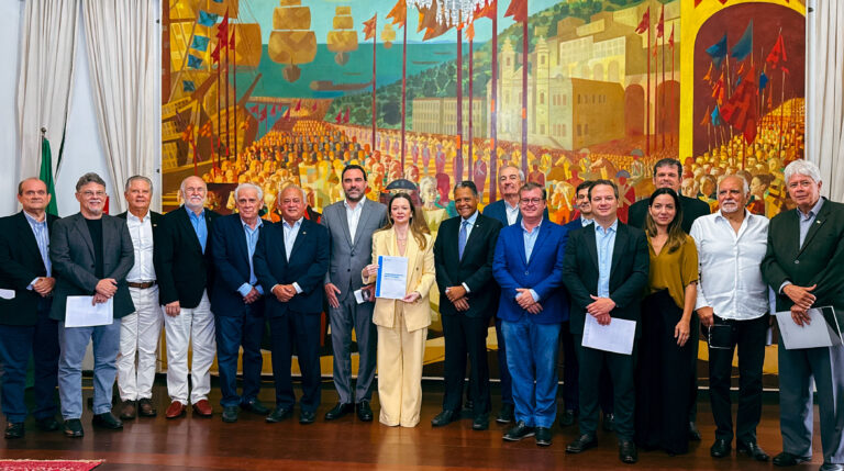 Empresários Debatem Jornada de Trabalho com Líderes na Câmara: Implicações para a Economia Empresários Debatem Jornada de Trabalho com Líderes na Câmara: Implicações para a Economia