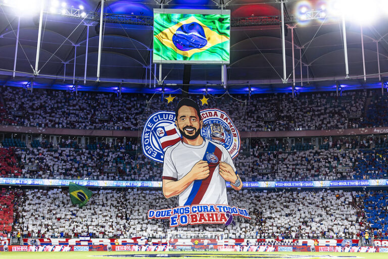 Everton Ribeiro é Flagado em Reação Emocionante ao Receber Homenagem da Torcida do Bahia