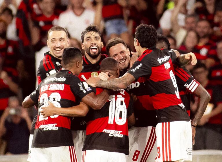 Flamengo vence Bahia e mantém a vice-liderança no Brasileirão