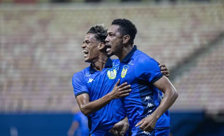 Goleada Histórica: Nacional-AM Brilha com 7 a 0 e Hernane Brocador se Destaca aos 40 Anos Goleada Histórica: Nacional-AM Brilha com 7 a 0 e Hernane Brocador se Destaca aos 40 Anos