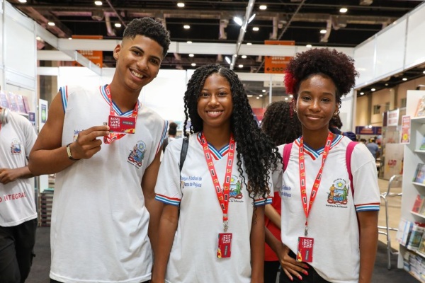 Governo da Bahia Destina R$ 1,5 Milhão em Vales-Livros para Educação na Bienal 2026 Governo da Bahia Destina R$ 1,5 Milhão em Vales-Livros para Educação na Bienal 2026