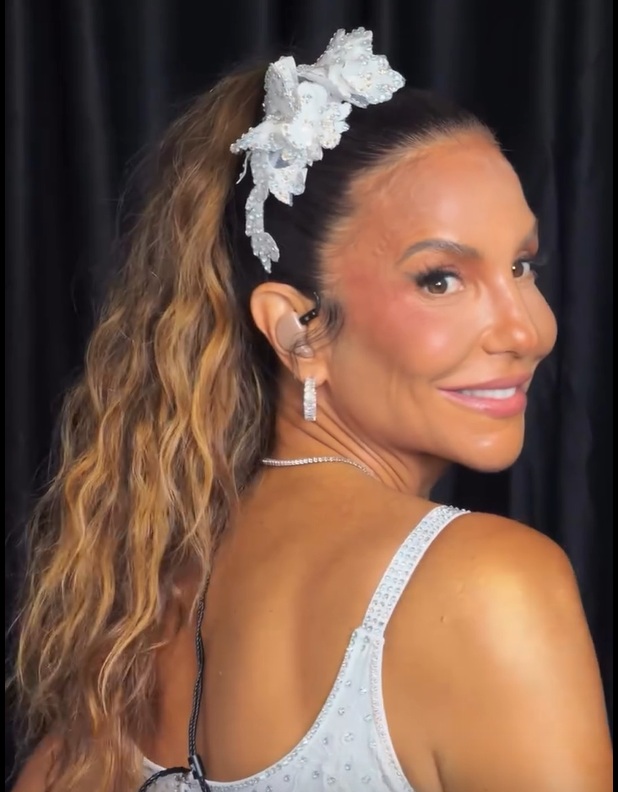 Ivete Sangalo Brilha em Florianópolis com Turnê Clareou; Assista ao Vídeo! Ivete Sangalo Brilha em Florianópolis com Turnê Clareou; Assista ao Vídeo!