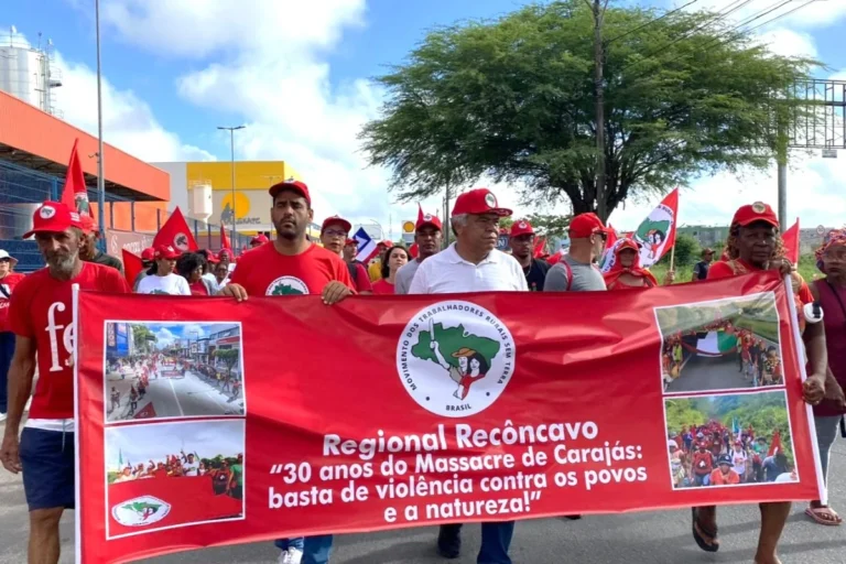 Marcha pela Reforma Agrária: Mobilização Social Reúne PT e Comunidade na Bahia Marcha pela Reforma Agrária: Mobilização Social Reúne PT e Comunidade na Bahia