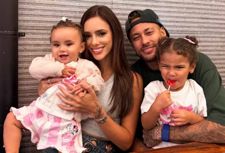 Mavie Encanta com Caretinha em Foto Familiar com Neymar e Biancardi