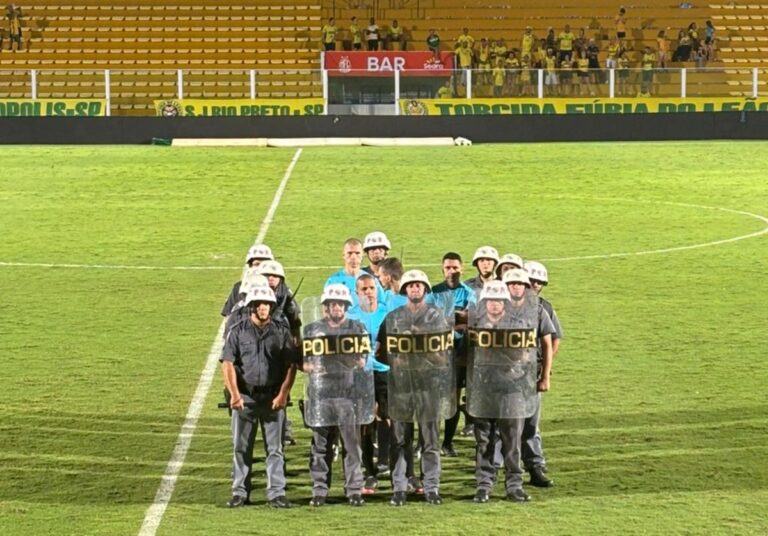 Mirassol x Bahia: Polêmica com Árbitro e Protestos da Torcida em Campo
