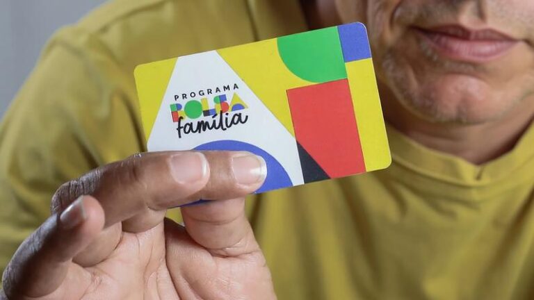 Nove Estados do Brasil: Mais Beneficiários do Bolsa Família do que Empregados com Carteira Assinada