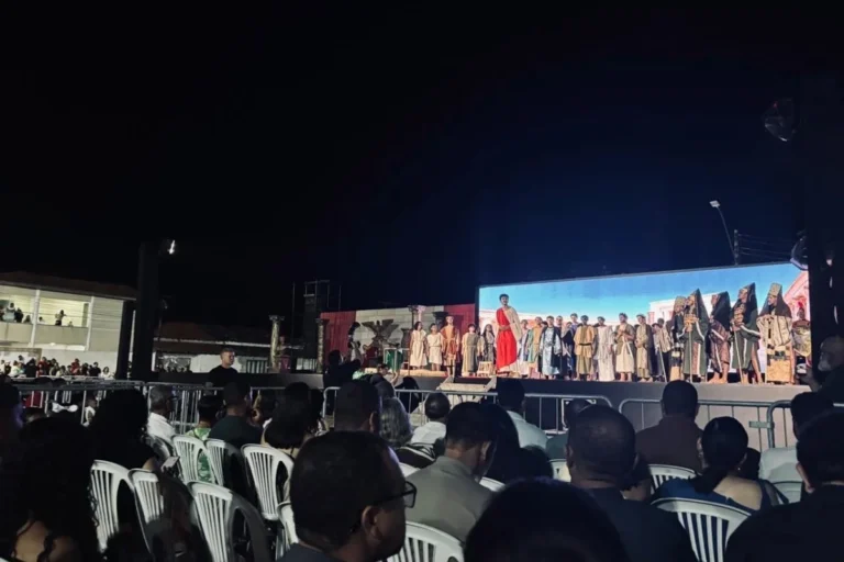 Paixão de Cristo em Esplanada: O Evento Religioso que Impulsiona o Turismo no Litoral Norte da Bahia