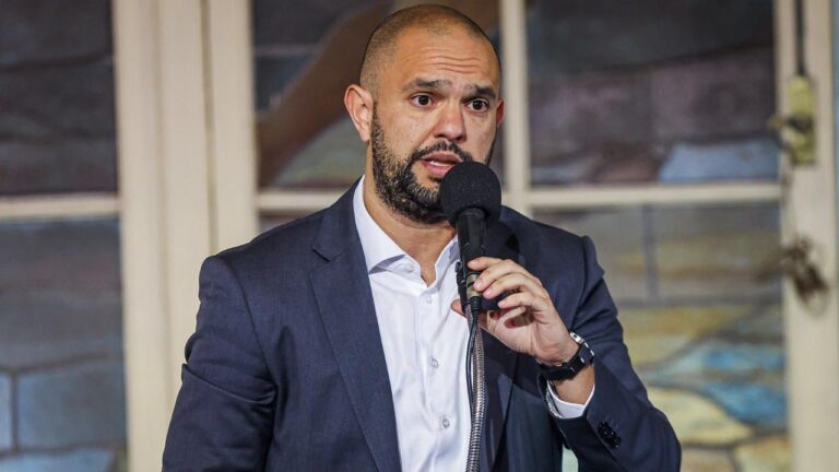 Presidente do Fluminense Critica Arbitragem e Relaciona Caso com Bahia x Palmeiras