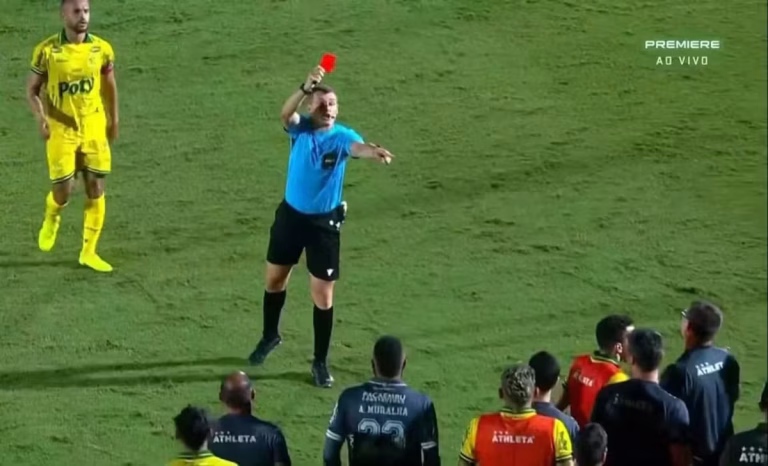 Tensão em Mirassol: Árbitro relata invasão, xingamentos e ameaças após jogo Tensão em Mirassol: Árbitro relata invasão, xingamentos e ameaças após jogo