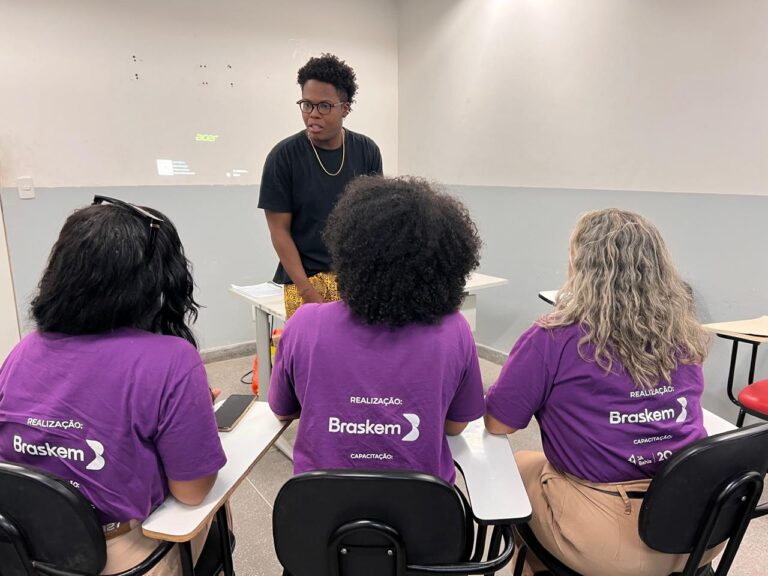 Transformando Plástico em Arte: Oficina de Economia Circular em Dias d'Ávila