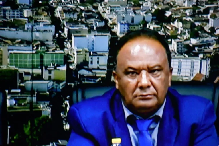 Vereador de Vitória da Conquista Enfrenta Denúncia por Esquema de 'Rachadinha'