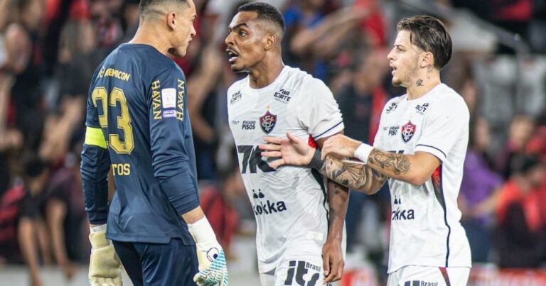 Vitória formaliza denúncia contra arbitragem após partida com o Athletico-PR: 'Erros claros e determ