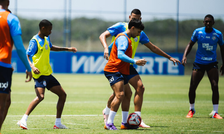 Zagueiro Kanu Volta a Treinar e Reforça Bahia para Confronto Decisivo