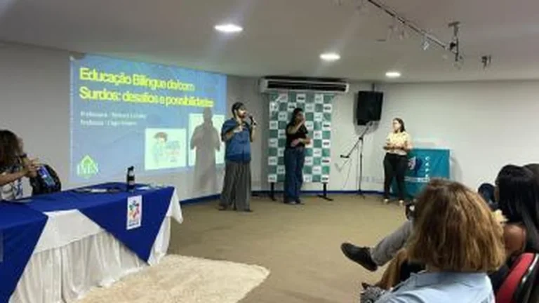Encontro Formativo Reforça Educação Bilíngue para Surdos na Rede Estadual da Bahia