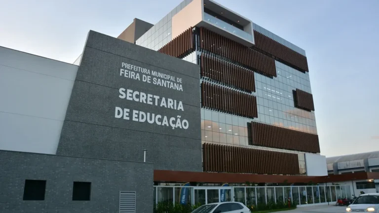 Feira de Santana amplia contrato em R$ 516 mil para compra de mochilas escolares em 2024