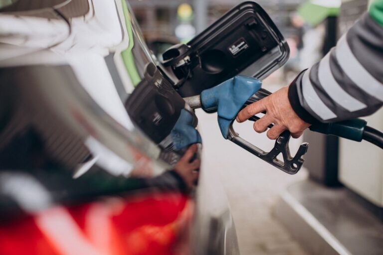 Acelen Reduz Preços da Gasolina e Diesel na Bahia: O Que Isso Significa?