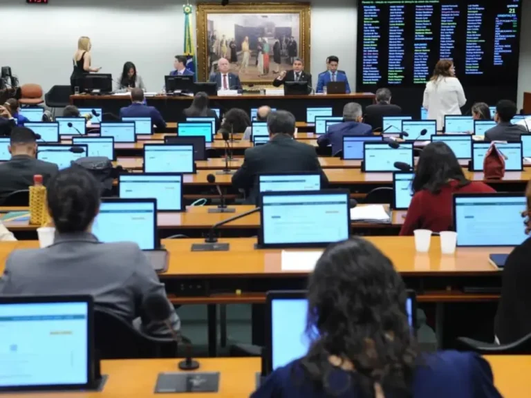 Debate na Câmara: Fim da Escala 6x1 em Discussão