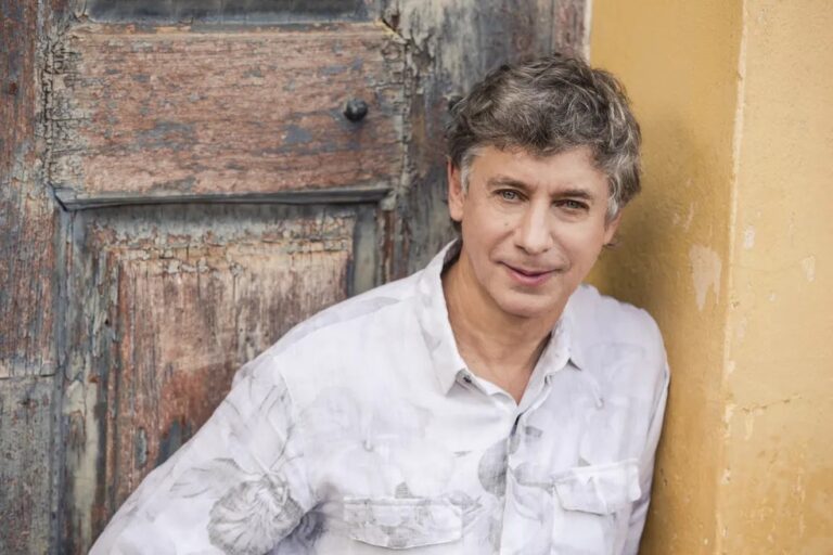 Flávio Venturini Encanta no Dia das Mães com Show Especial na Concha Acústica
