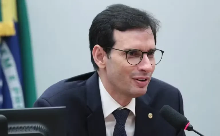 Relator Aponta 26 de Maio como Data para Votação do Fim da Escala 6x1