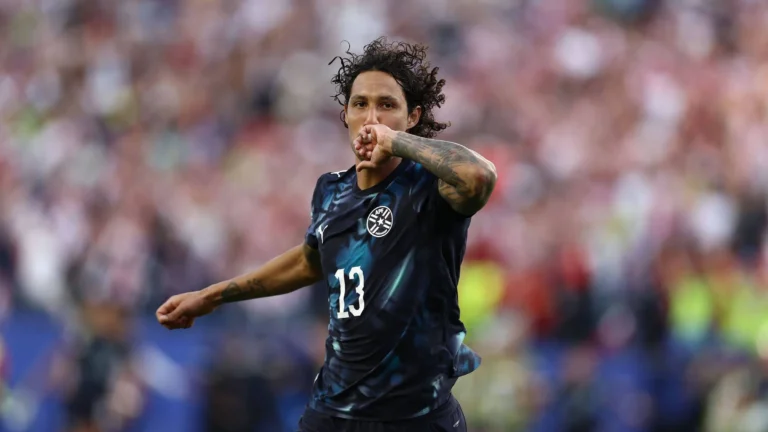 Canale elimina Alemanha e ressurge no futebol paraguaio com gol decisivo na Copa do Mundo