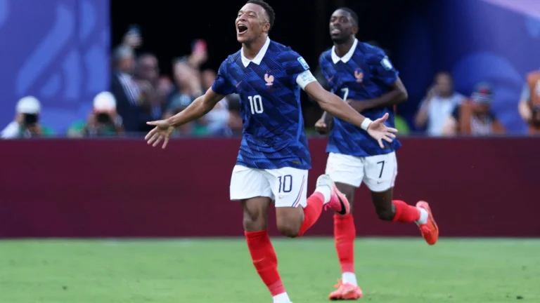 Mbappé se torna maior artilheiro em mata-matas da Copa com 10 gols Mbappé se torna maior artilheiro em mata-matas da Copa com 10 gols