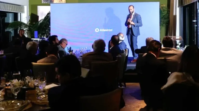 Lideranças debatem economia e eleições em encontro promovido pela ACB e Grupo A TARDE Lideranças debatem economia e eleições em encontro promovido pela ACB e Grupo A TARDE