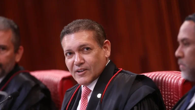 Decisão de Nunes Marques no TSE sobre pesquisa eleitoral divide ministros e pode chegar ao STF Decisão de Nunes Marques no TSE sobre pesquisa eleitoral divide ministros e pode chegar ao STF