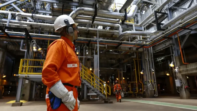 Economia Brasileira Cresce 0,1% em Abril, Aponta Prévia da FGV