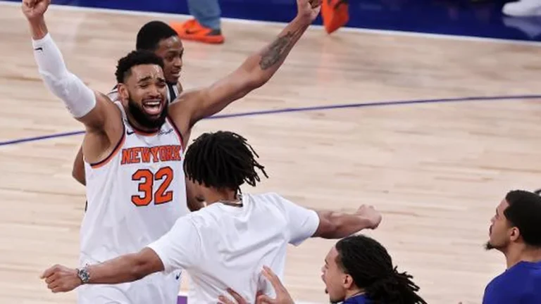 Knicks fazem virada histórica e abrem 3 a 1 contra Spurs nas finais da NBA Knicks fazem virada histórica e abrem 3 a 1 contra Spurs nas finais da NBA
