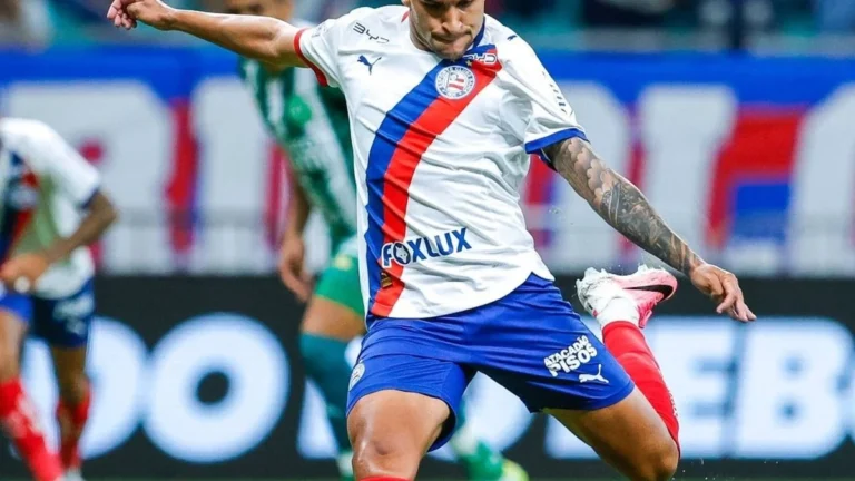 Bahia domina e vence Chapecoense no primeiro tempo em jogo atrasado do Brasileiro Bahia domina e vence Chapecoense no primeiro tempo em jogo atrasado do Brasileiro