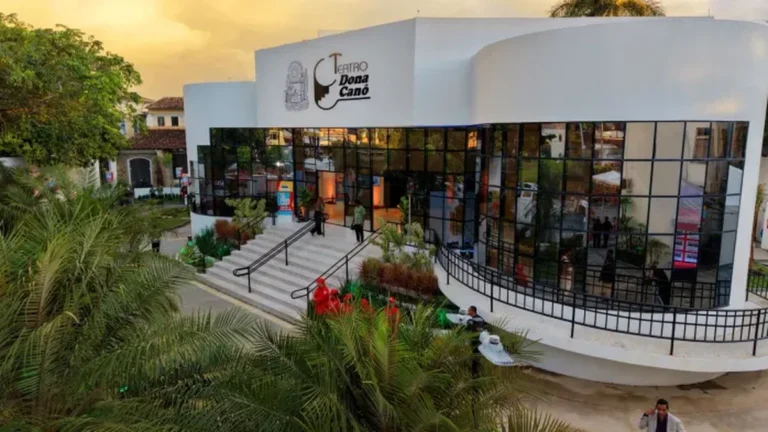 Teatro Dona Canô reabre com estrutura renovada e fortalece cultura no Recôncavo Baiano