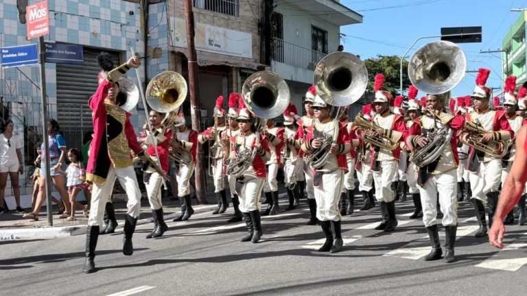 Estudantes da Rede Estadual Transformam o Desfile do 2 de Julho em Celebração Cultural na Bahia