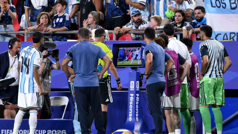 FIFA adota medida inédita para aprimorar VAR nas semifinais da Copa do Mundo