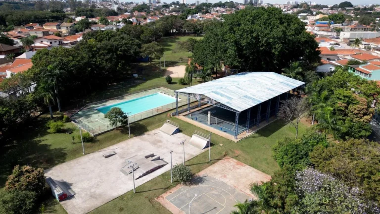 Praça Salvador Lombardi Neto amplia horário e reforça estrutura esportiva