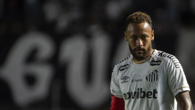 Neymar provoca tensão no Santos após empate contra Chapecoense e cobrança no vestiário