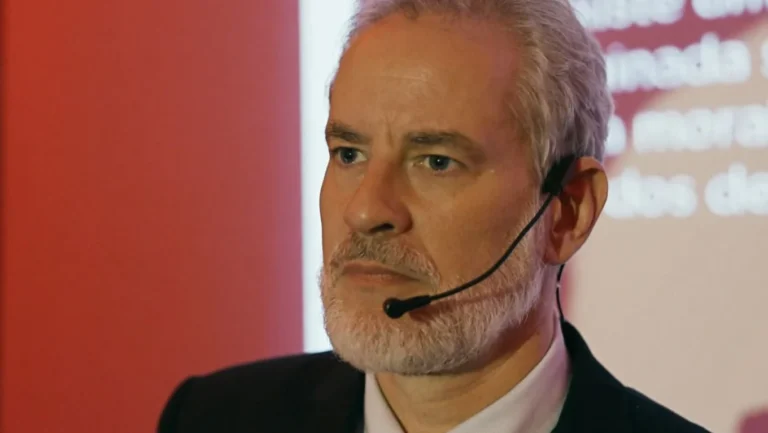 Reviravolta na investigação amplia problemas para Ademir e traz esperança a Adriana em Quem Ama Cuid